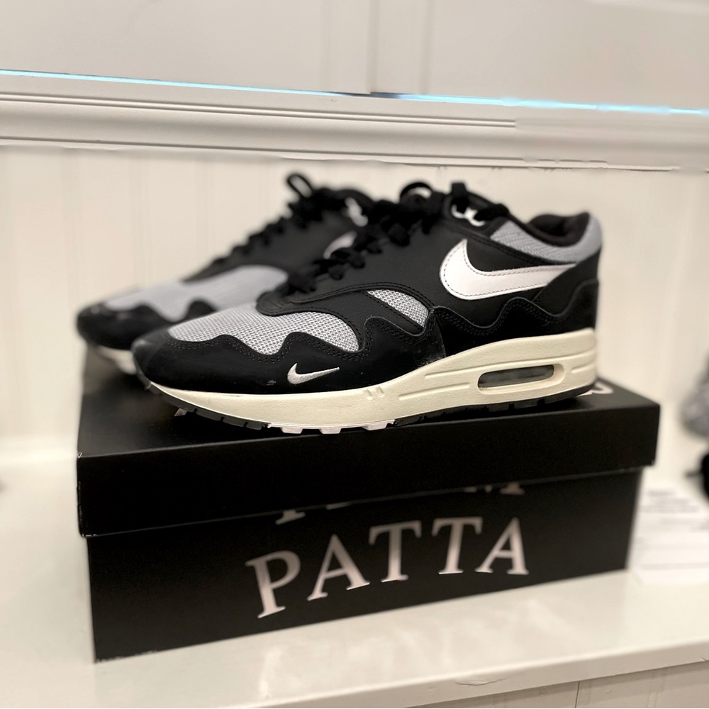 Nike Air Max 1
Patta Waves Black (with Bracelet)